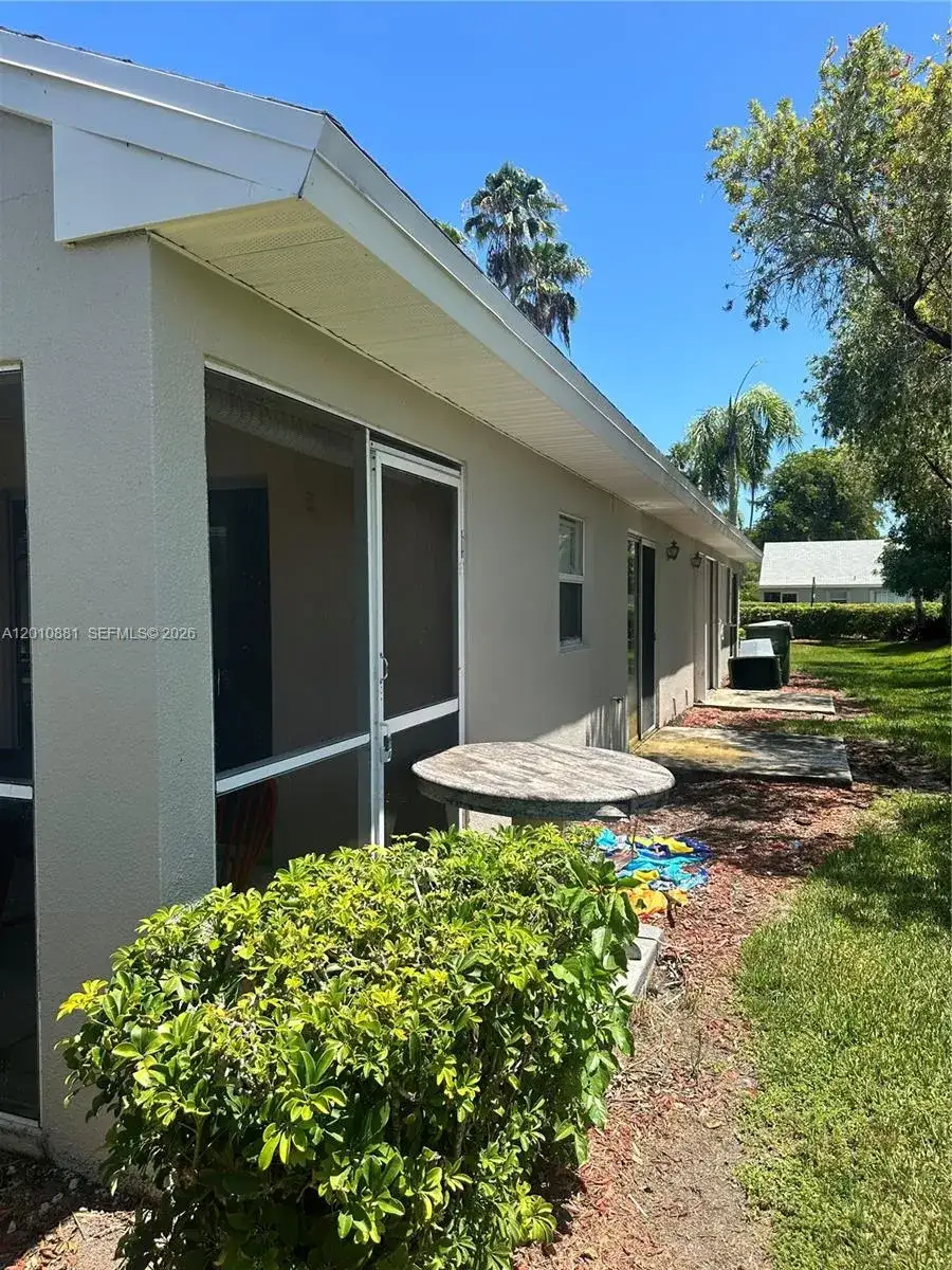472 SE 22nd Dr, Homestead FL 33033 photo 5