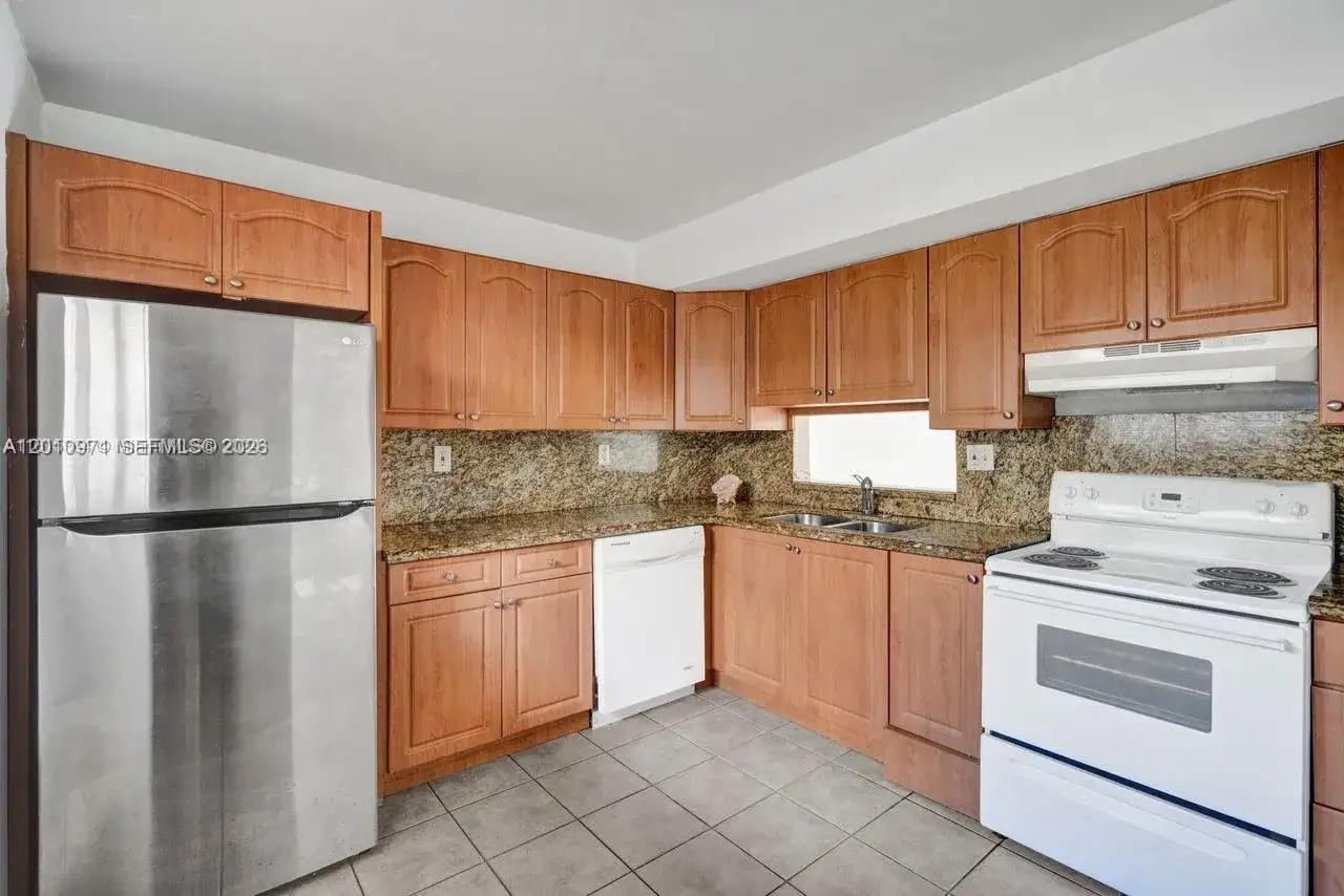 8035 SW 107th Ave # 305, Miami FL 33173 photo 3