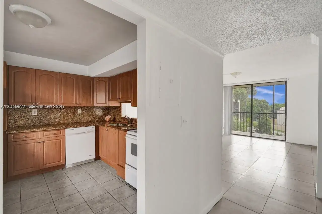 8035 SW 107th Ave # 305, Miami FL 33173 photo 5