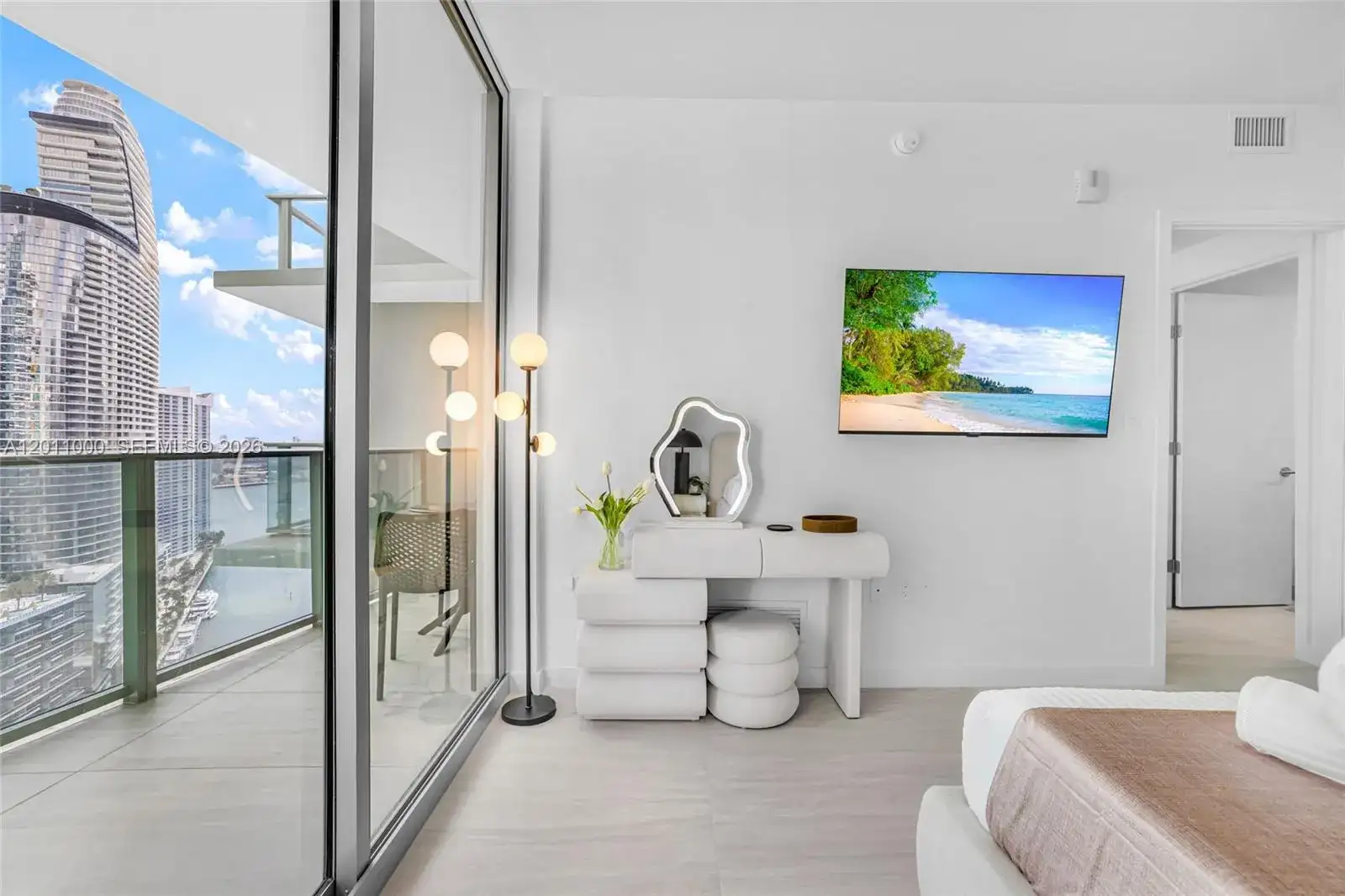 77 SE 5TH ST # 3305, Miami FL 33131 photo 4