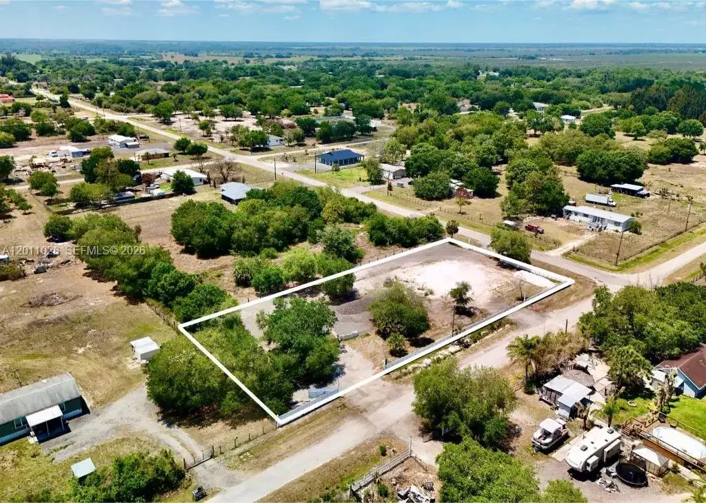 242 BALD CYPRESS AVE, Clewiston FL 33440 photo 2