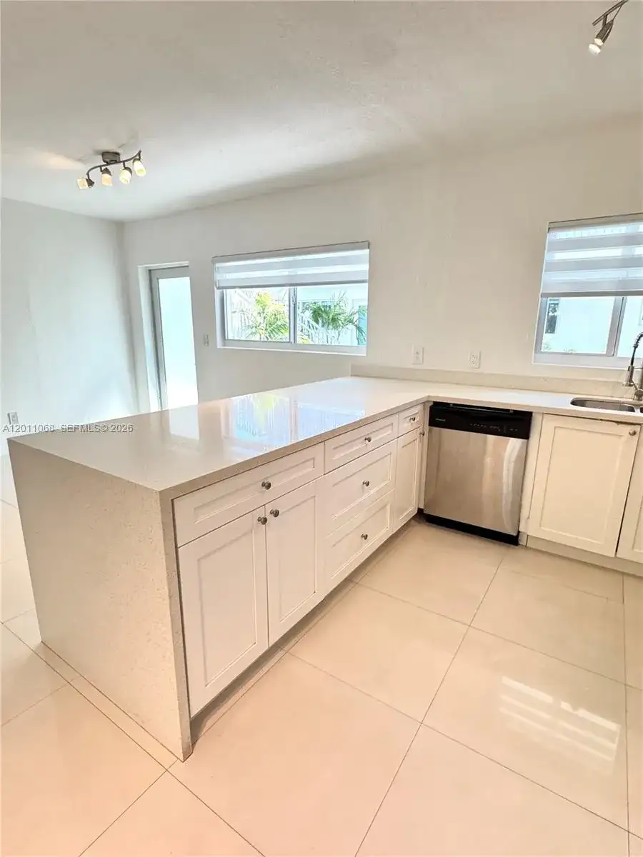8035 Crespi Blvd # 9, Miami Beach FL 33141 photo 2