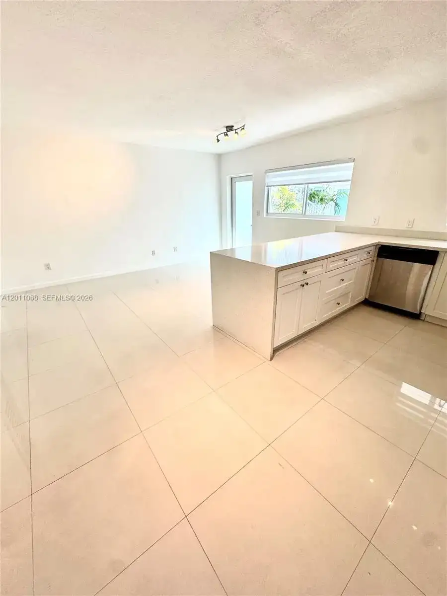 8035 Crespi Blvd # 9, Miami Beach FL 33141 photo 3