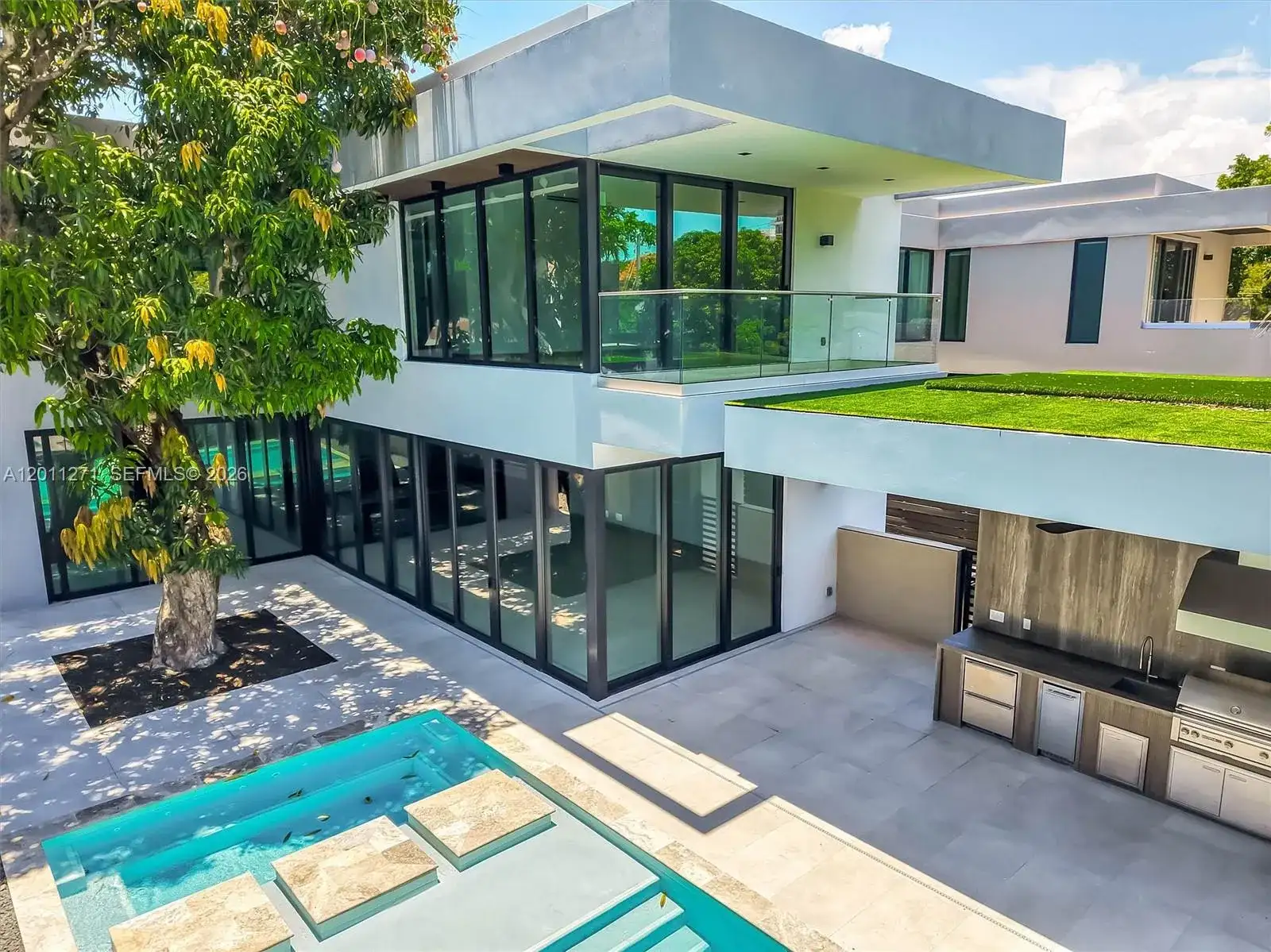 125 SW 29th Rd, Miami FL 33129 photo 2