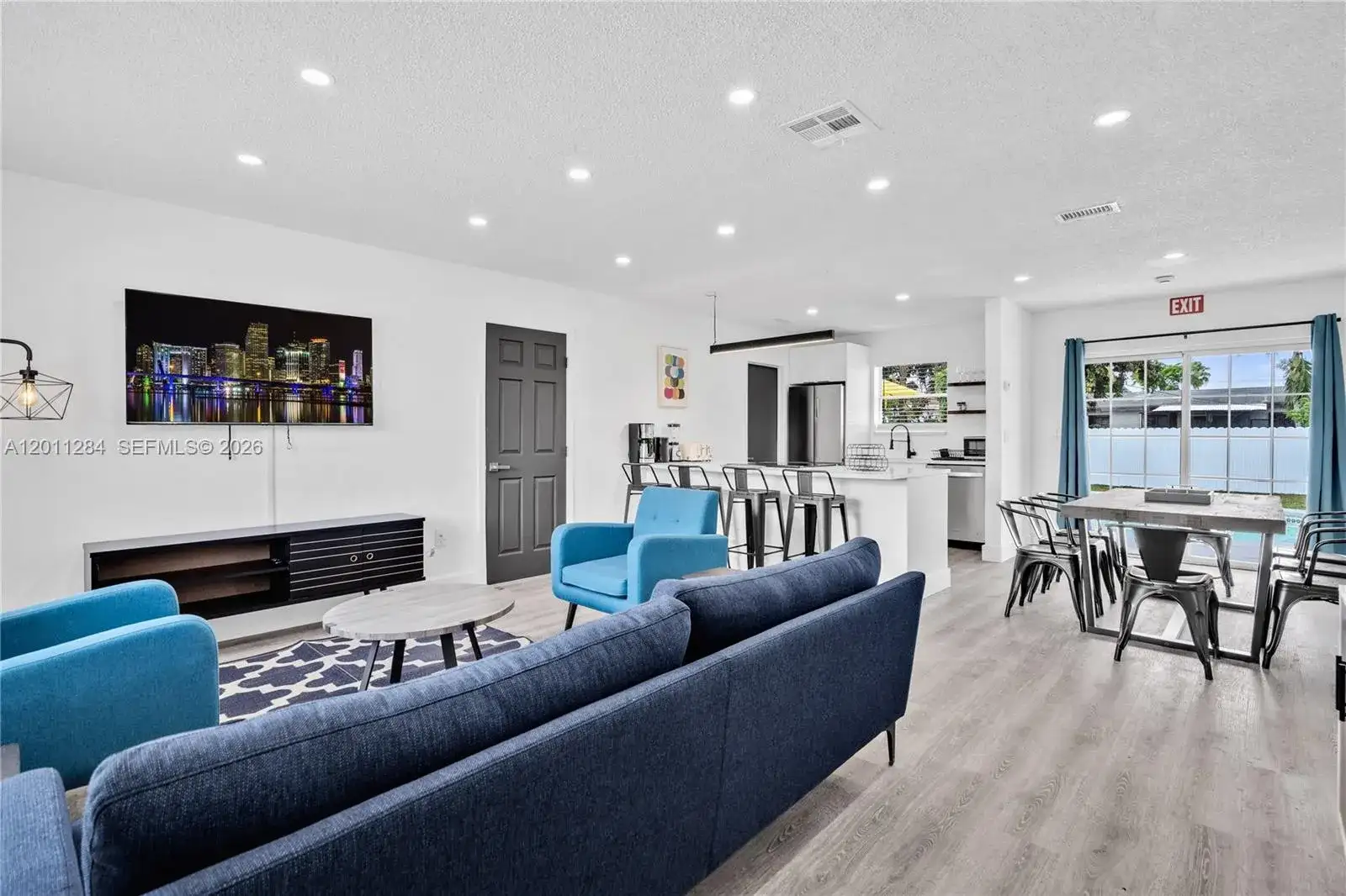7471 Hope St, Hollywood FL 33024 photo 2