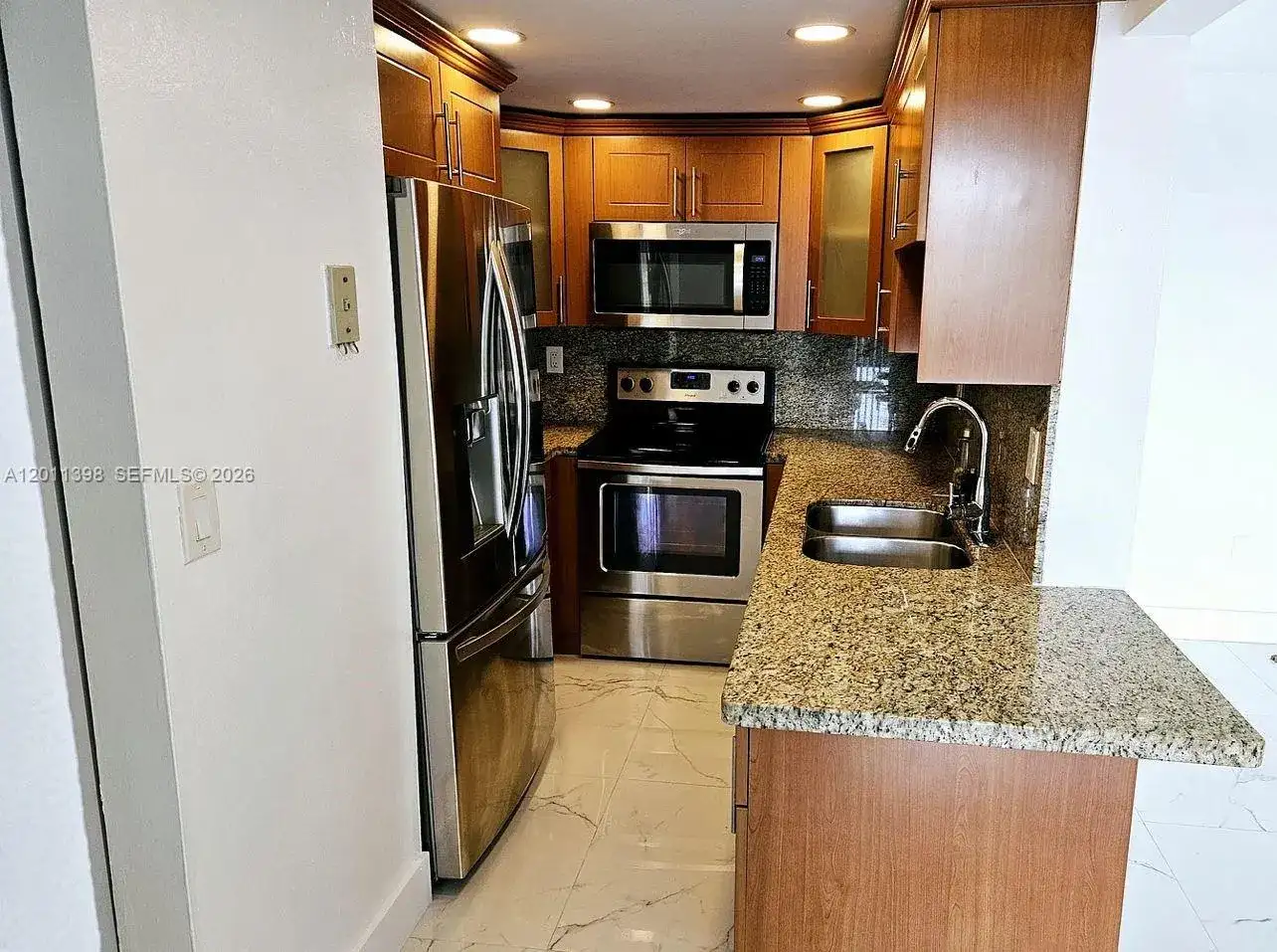 9682 Fontainebleau Blvd # 207, Miami FL 33172 photo 4