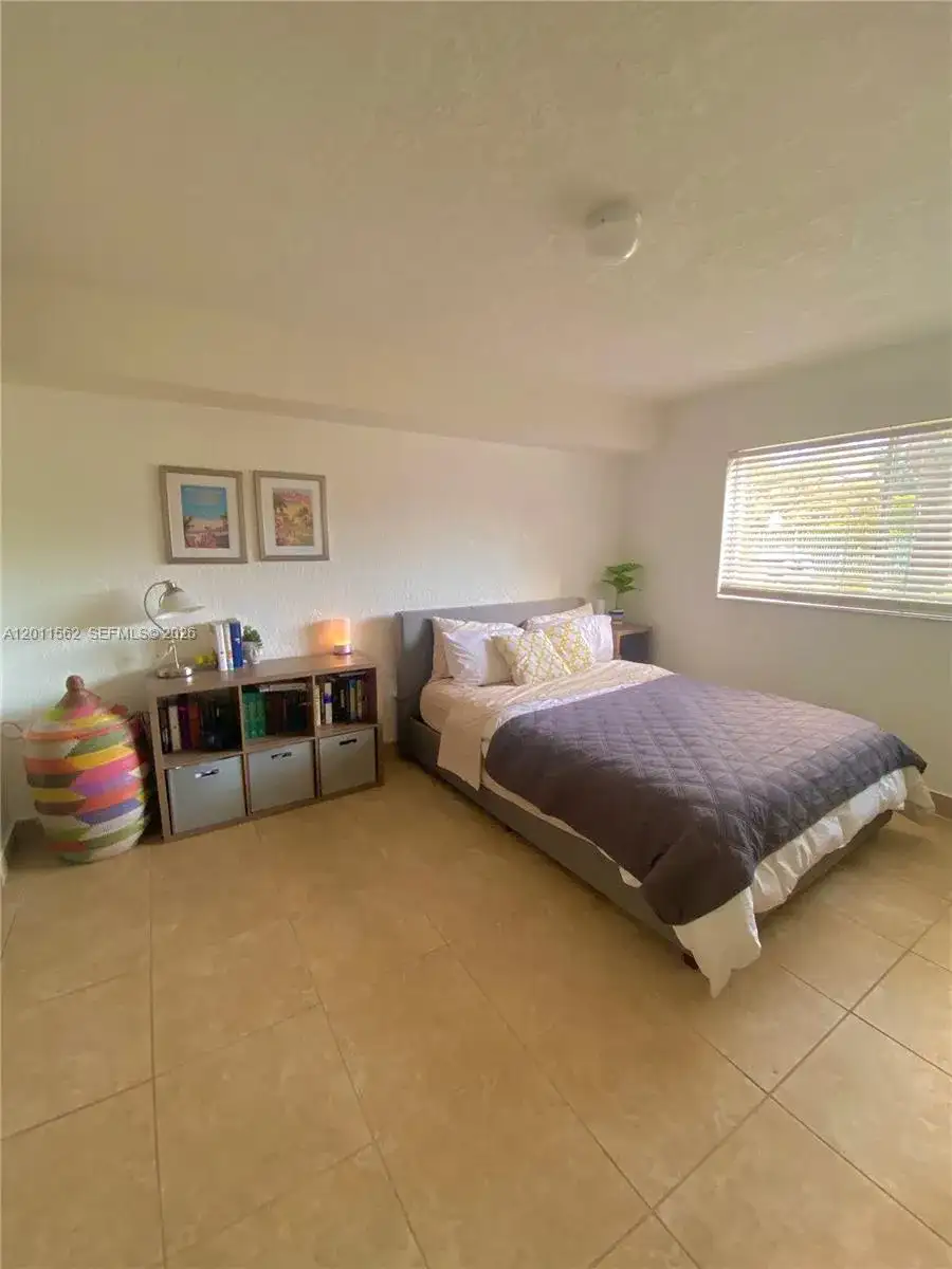 445 SW 11th St # 107, Miami FL 33130 photo 2