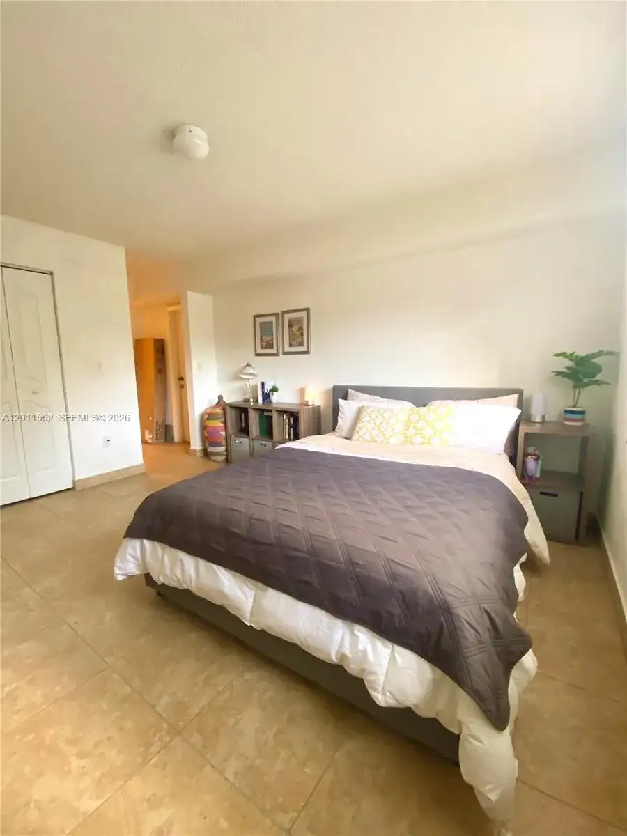 445 SW 11th St # 107, Miami FL 33130 photo 3