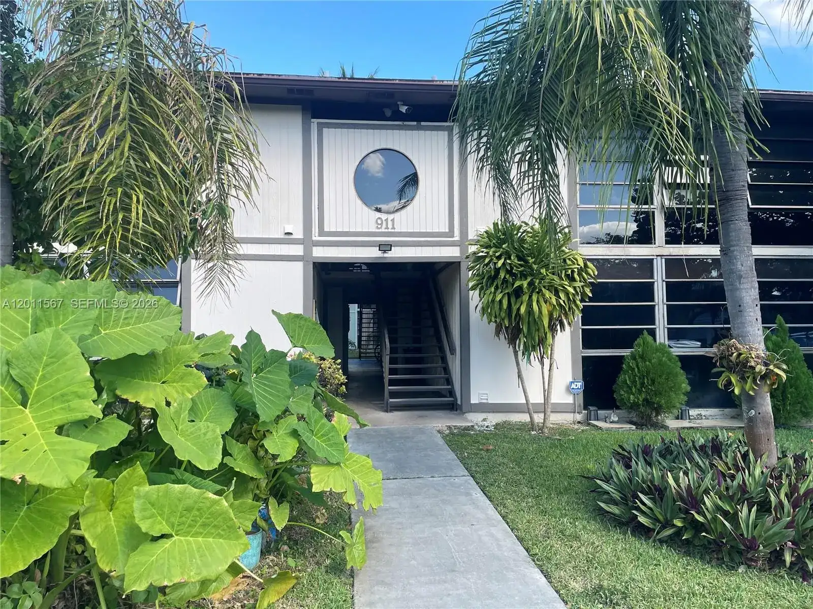 911 NE 199th St # 14, Miami FL 33179 photo 2
