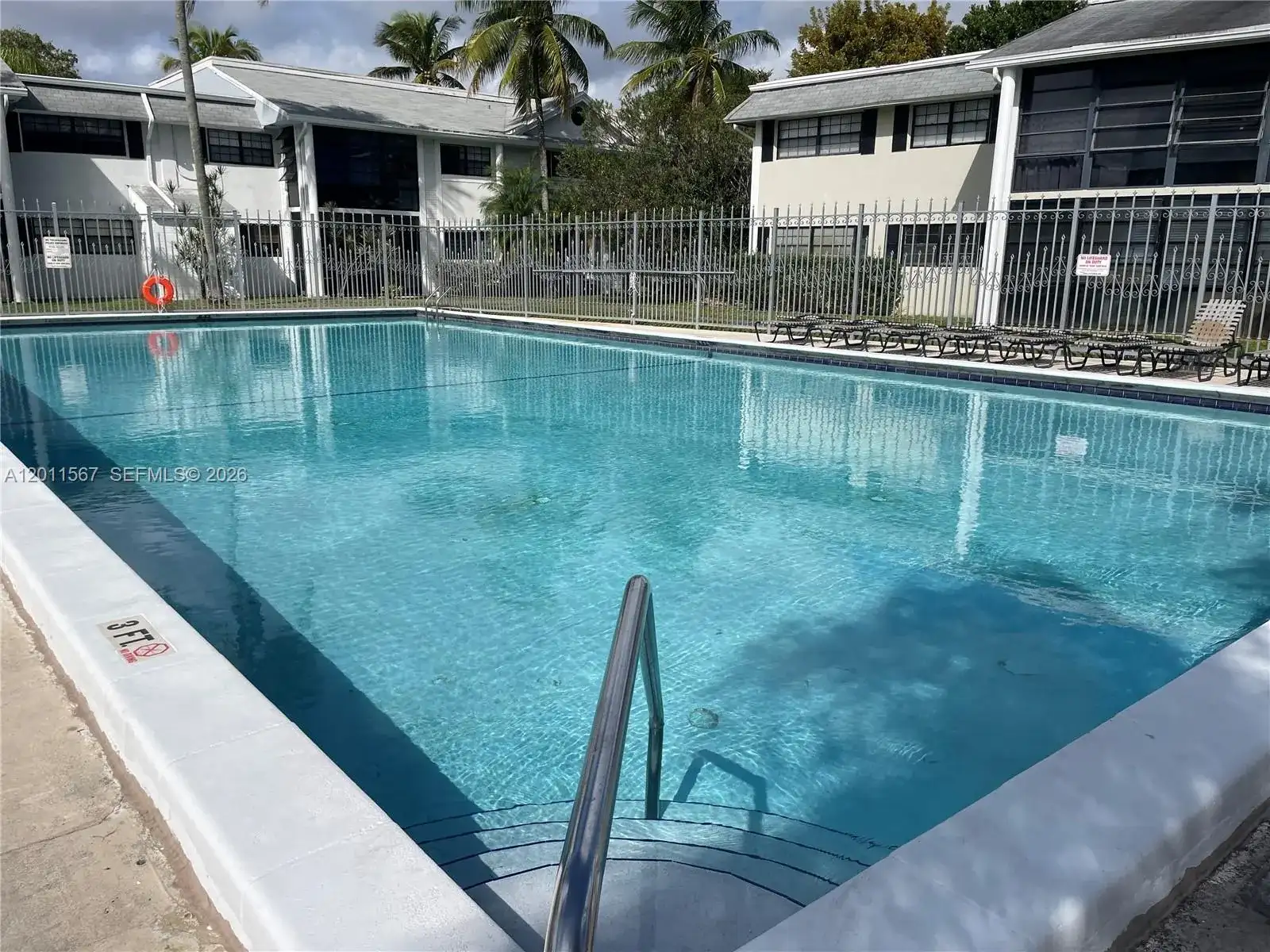 911 NE 199th St # 14, Miami FL 33179 photo 3