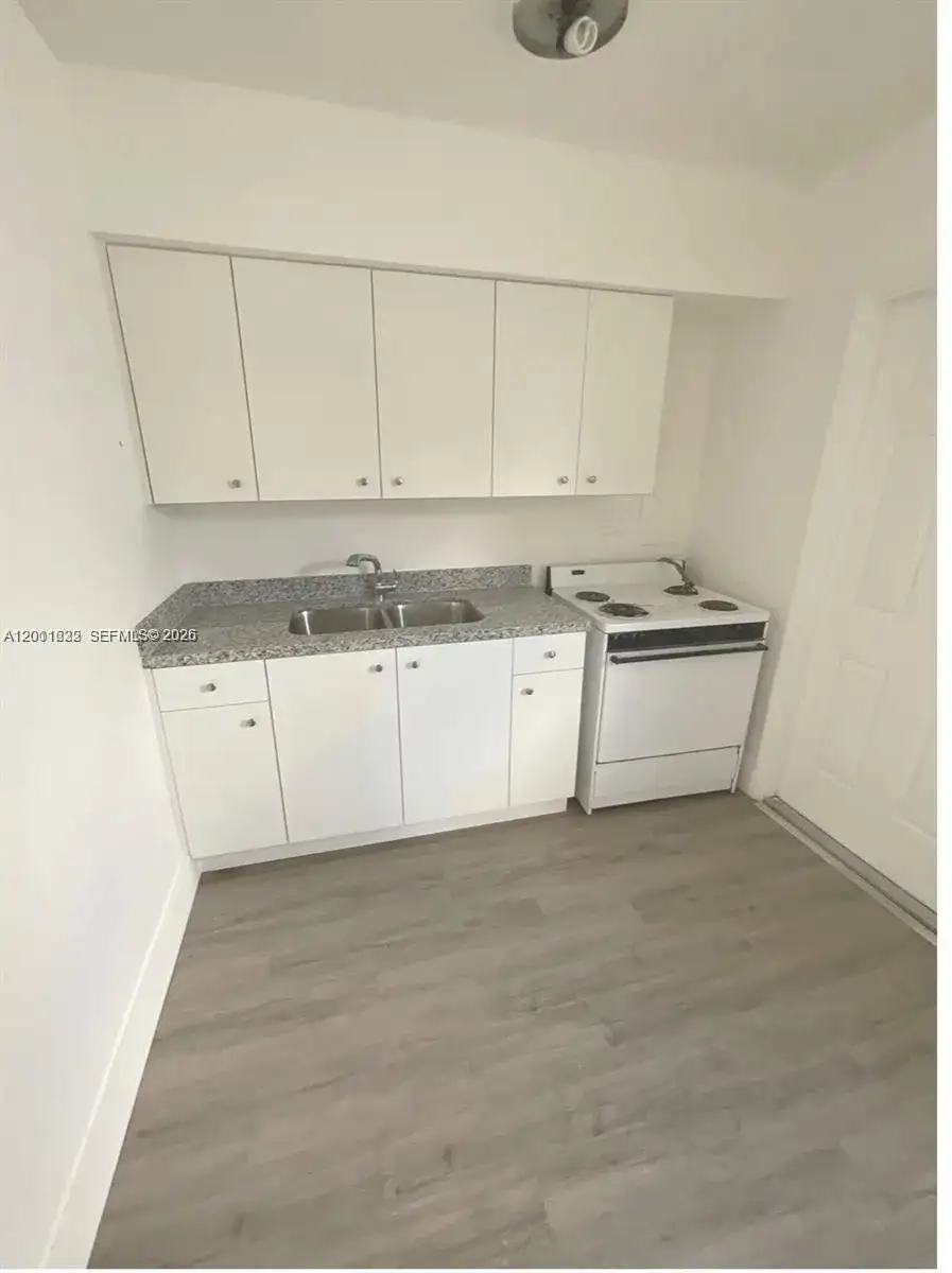 2410 NW 11th St # A, Miami FL 33125 photo 4