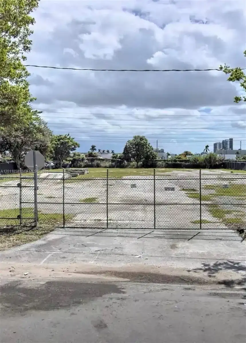 8322 NW 64, Miami FL 33166 photo 4