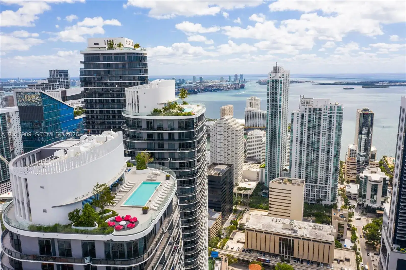 45 SW 9th St # 1604, Miami FL 33130 photo 3