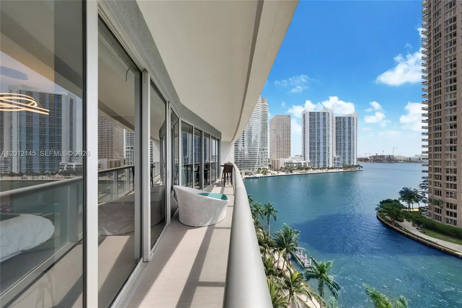 465 Brickell Ave # 1019, Miami FL 33131 photo 2