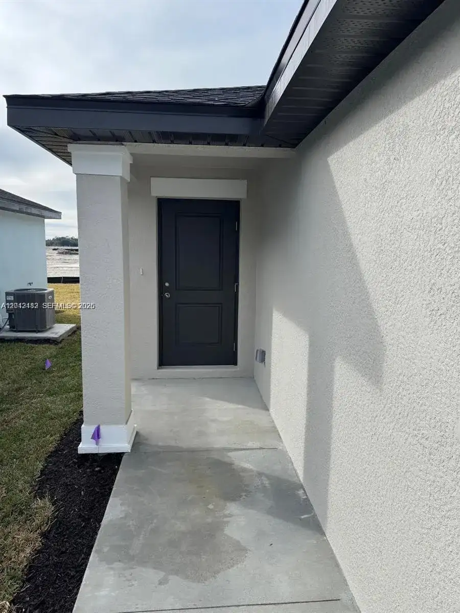 4106 GRANITA CT, North Fort Myers FL 33917 photo 2