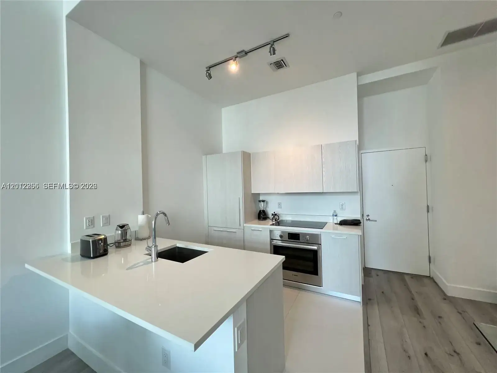 501 NE 31st St # 404, Miami FL 33137 photo 2