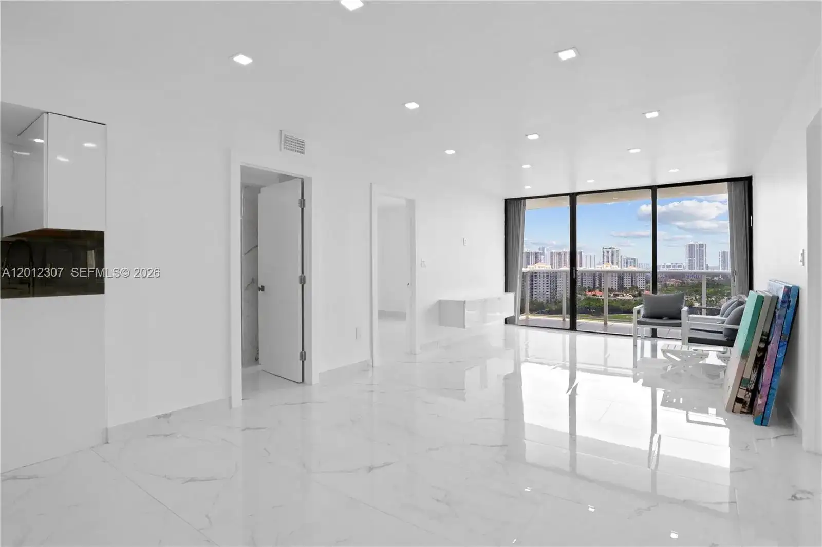 3675 N Country Club Dr # 2008, Aventura FL 33180 photo 2