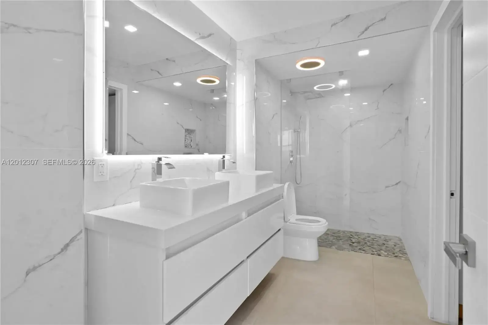 3675 N Country Club Dr # 2008, Aventura FL 33180 photo 4