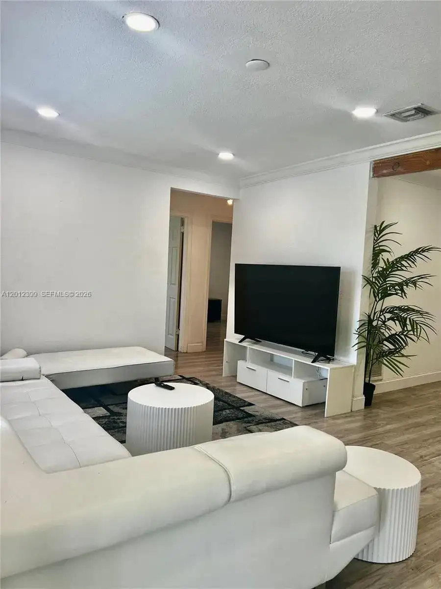 12040 N Miami Ave, North Miami FL 33168 photo 2
