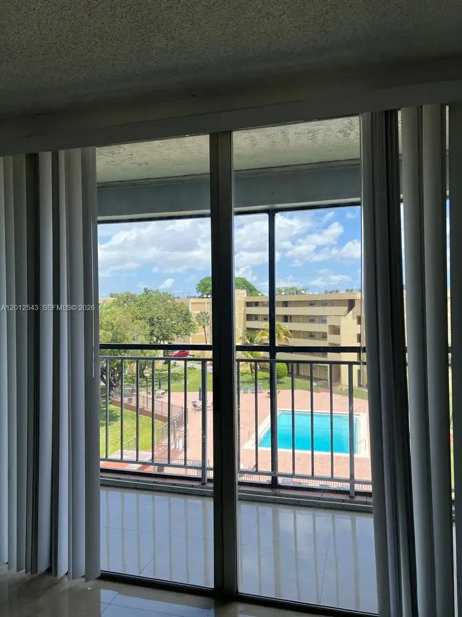 9210 Fontainebleau Blvd # 506, Miami FL 33172 photo 4