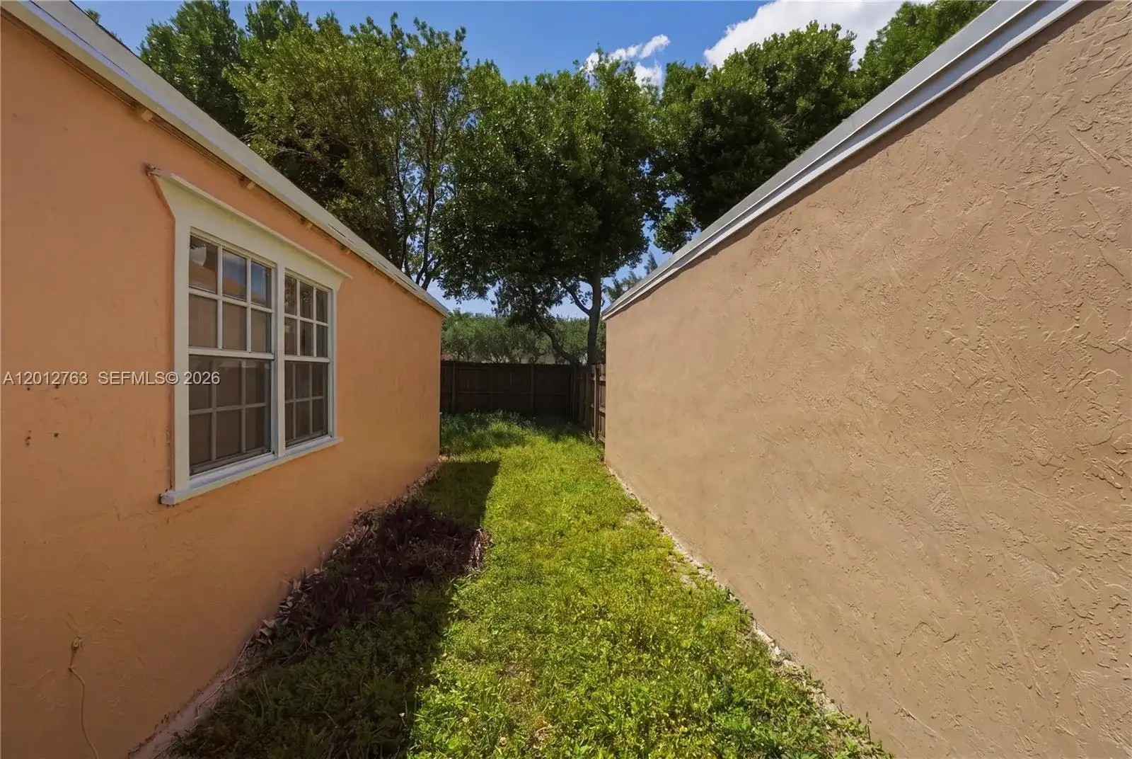 9992 Periwinkle St, Miramar FL 33025 photo 2