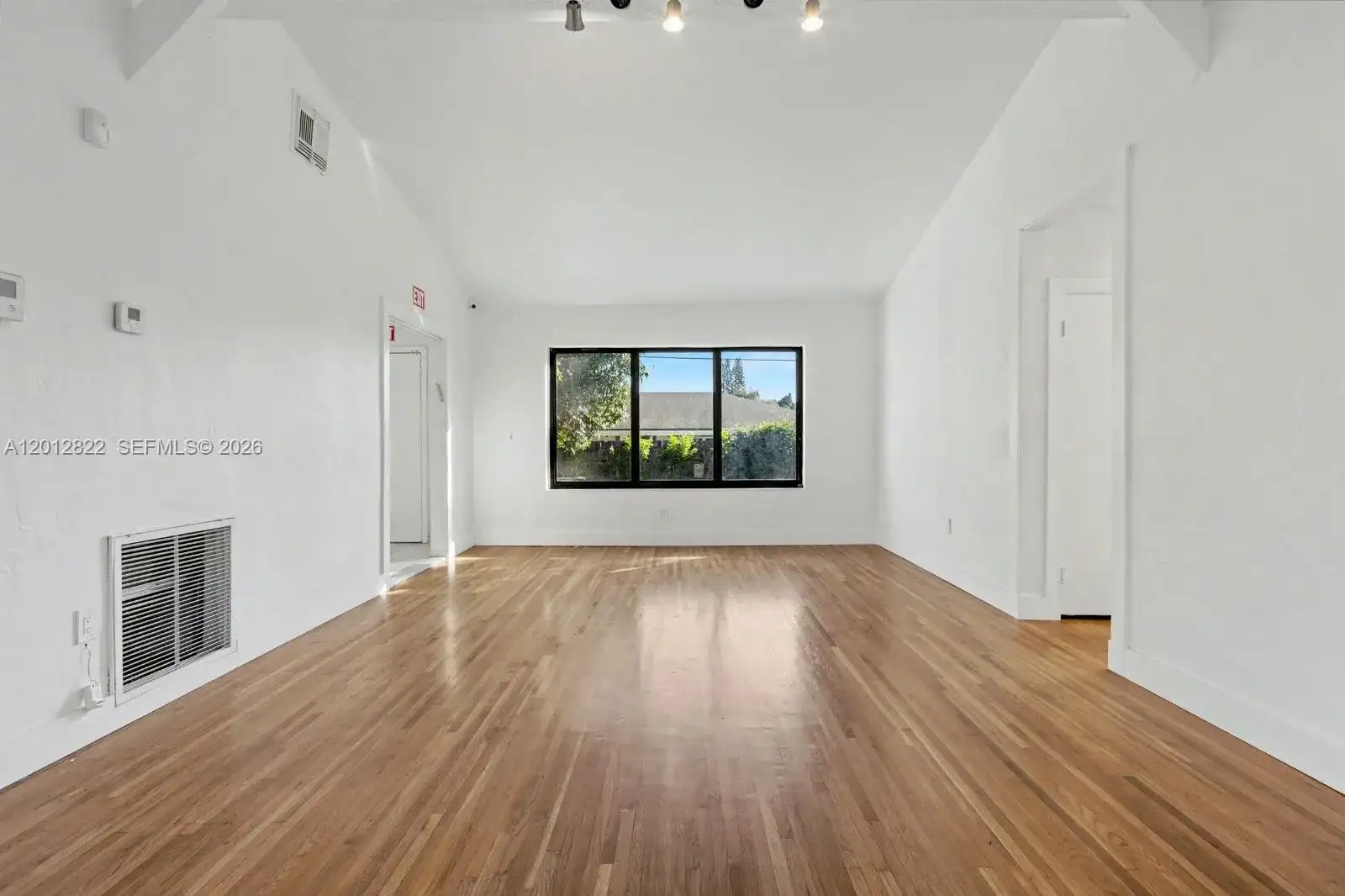 16901 NE 6th Ave, North Miami Beach FL 33162 photo 4