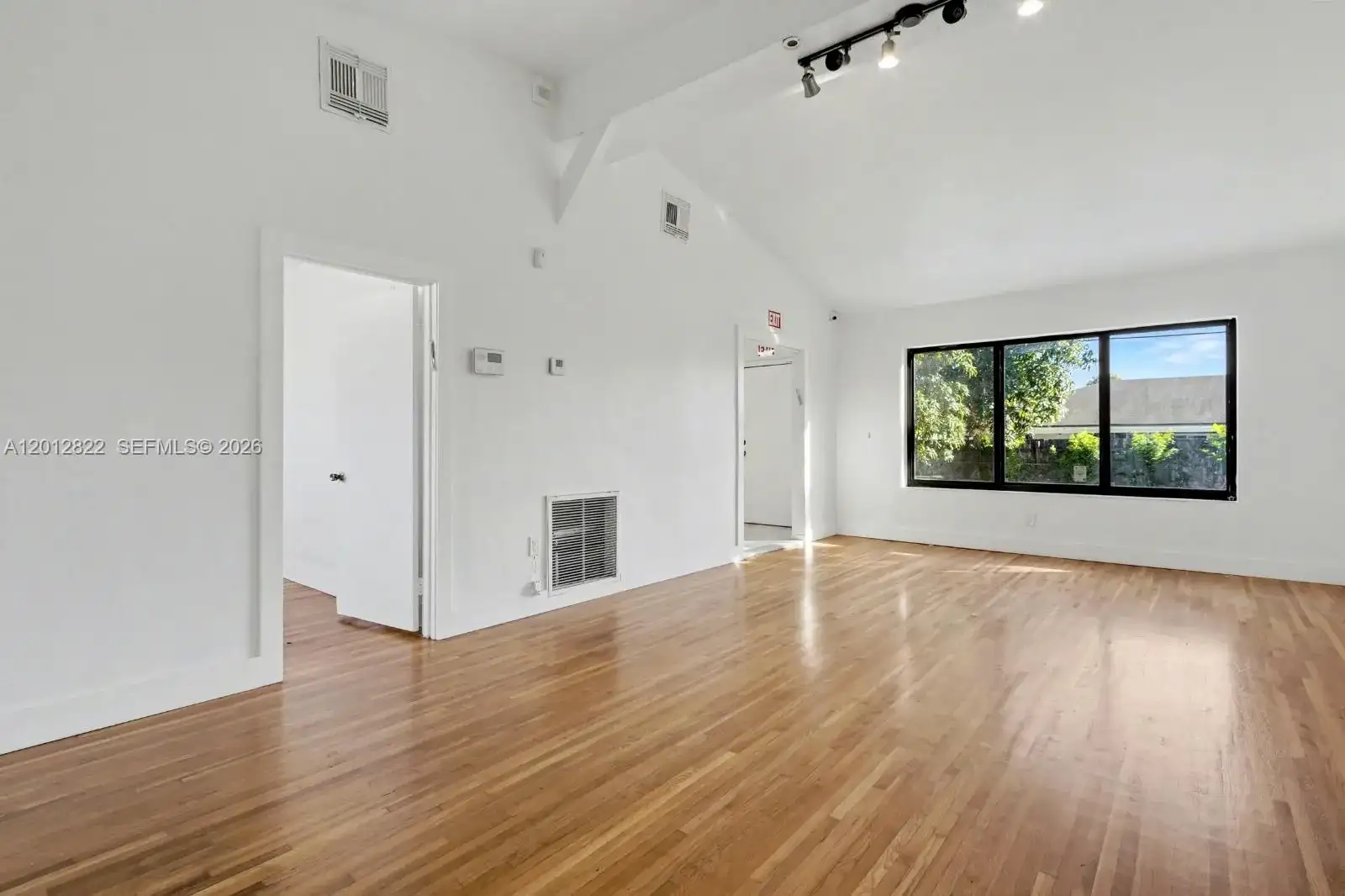 16901 NE 6th Ave, North Miami Beach FL 33162 photo 5