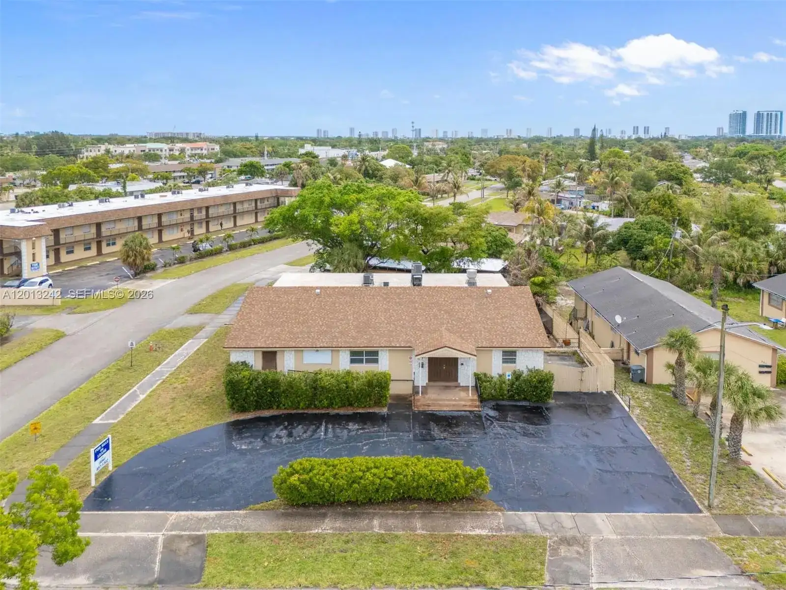 359 10th St, Lake Park FL 33403 photo 2