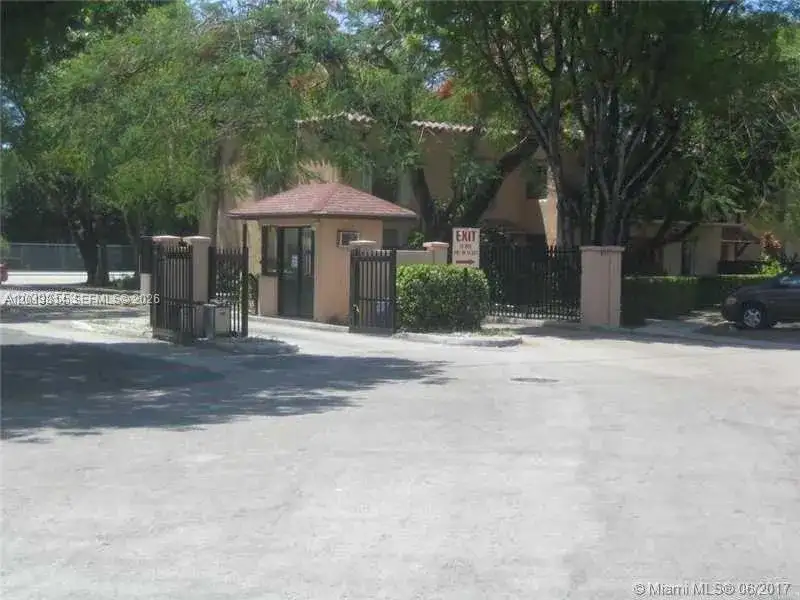 10794 N Kendall Dr # B23, Miami FL 33176 photo 2