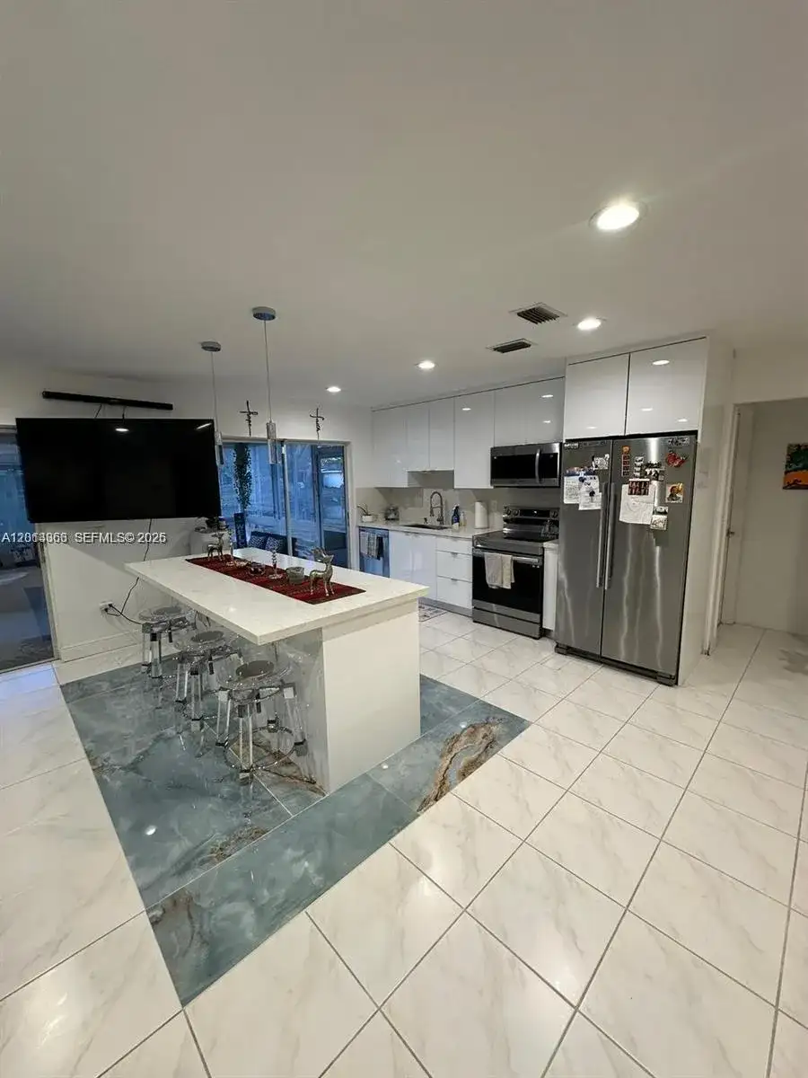 9590 NW 24th Pl, Sunrise FL 33322 photo 4