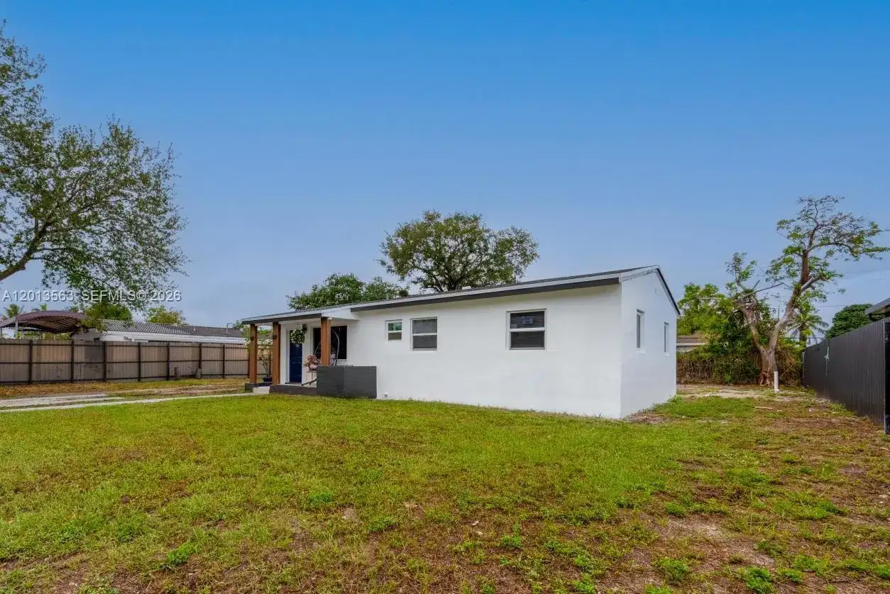 3521 NW 171st Ter, Miami Gardens FL 33056 photo 2