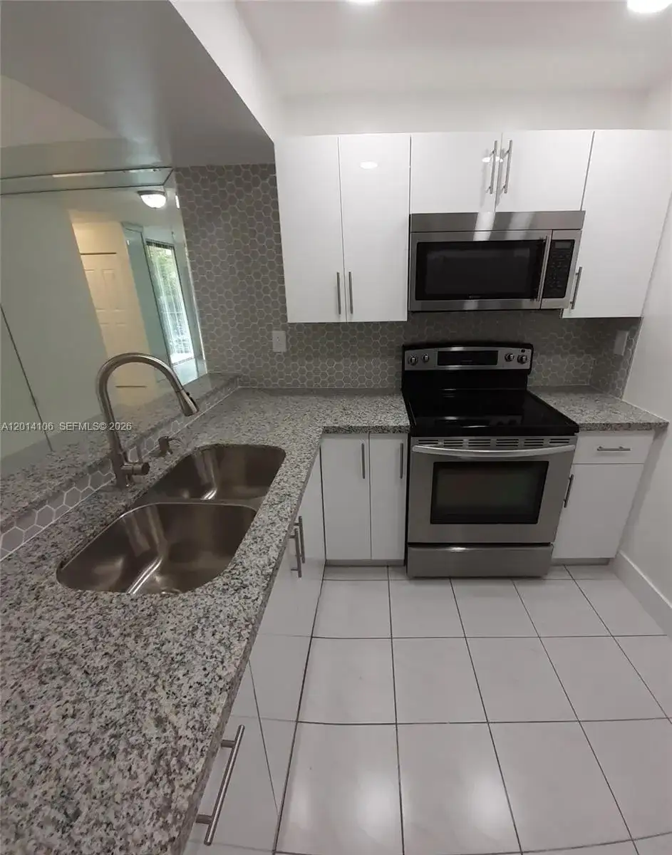 11800 SW 18th St # 4, Miami FL 33175 photo 2