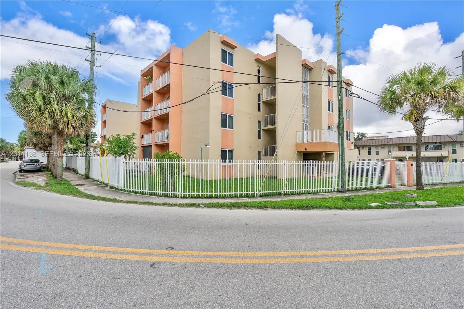 2400 NW 16th St Rd, Miami FL 33125 photo 4