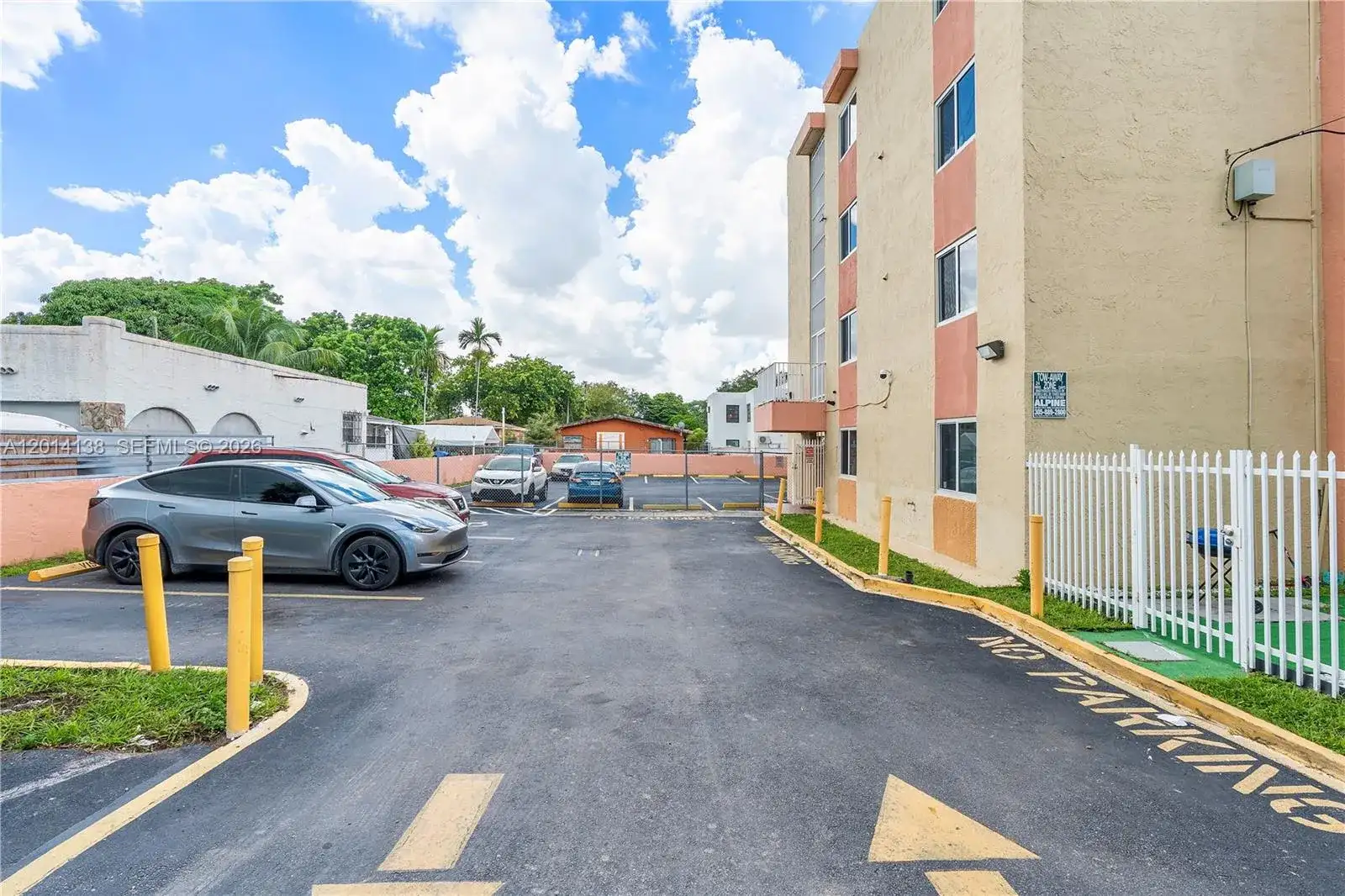 2400 NW 16th St Rd, Miami FL 33125 photo 5