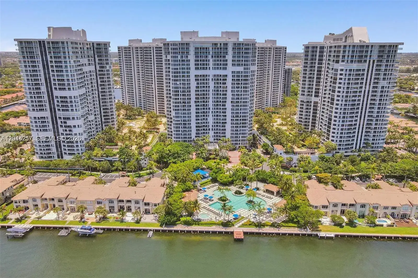 21050 Point Pl # 302, Aventura FL 33180 photo 2