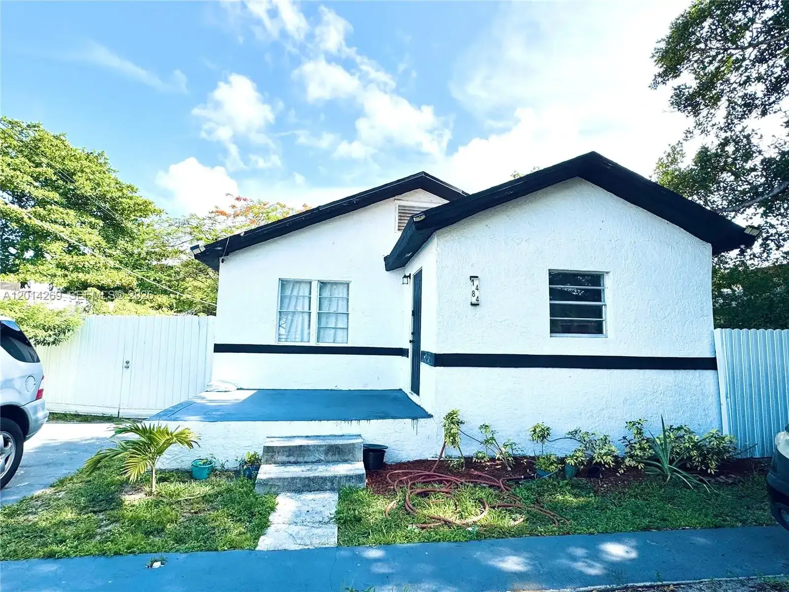 1484 NW 60th St, Miami FL 33142 photo 2