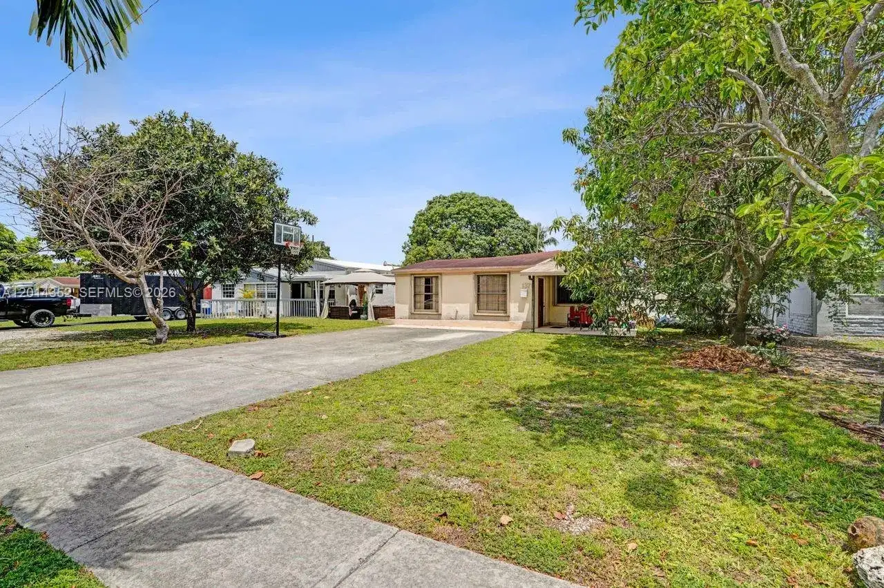 1379 NE 177th St, North Miami Beach FL 33162 photo 3