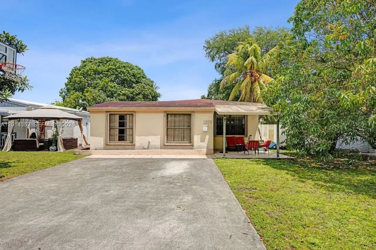 1379 NE 177th St, North Miami Beach FL 33162 photo 4