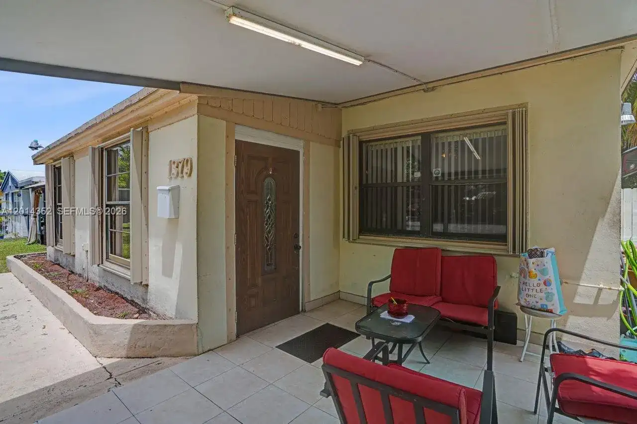 1379 NE 177th St, North Miami Beach FL 33162 photo 5