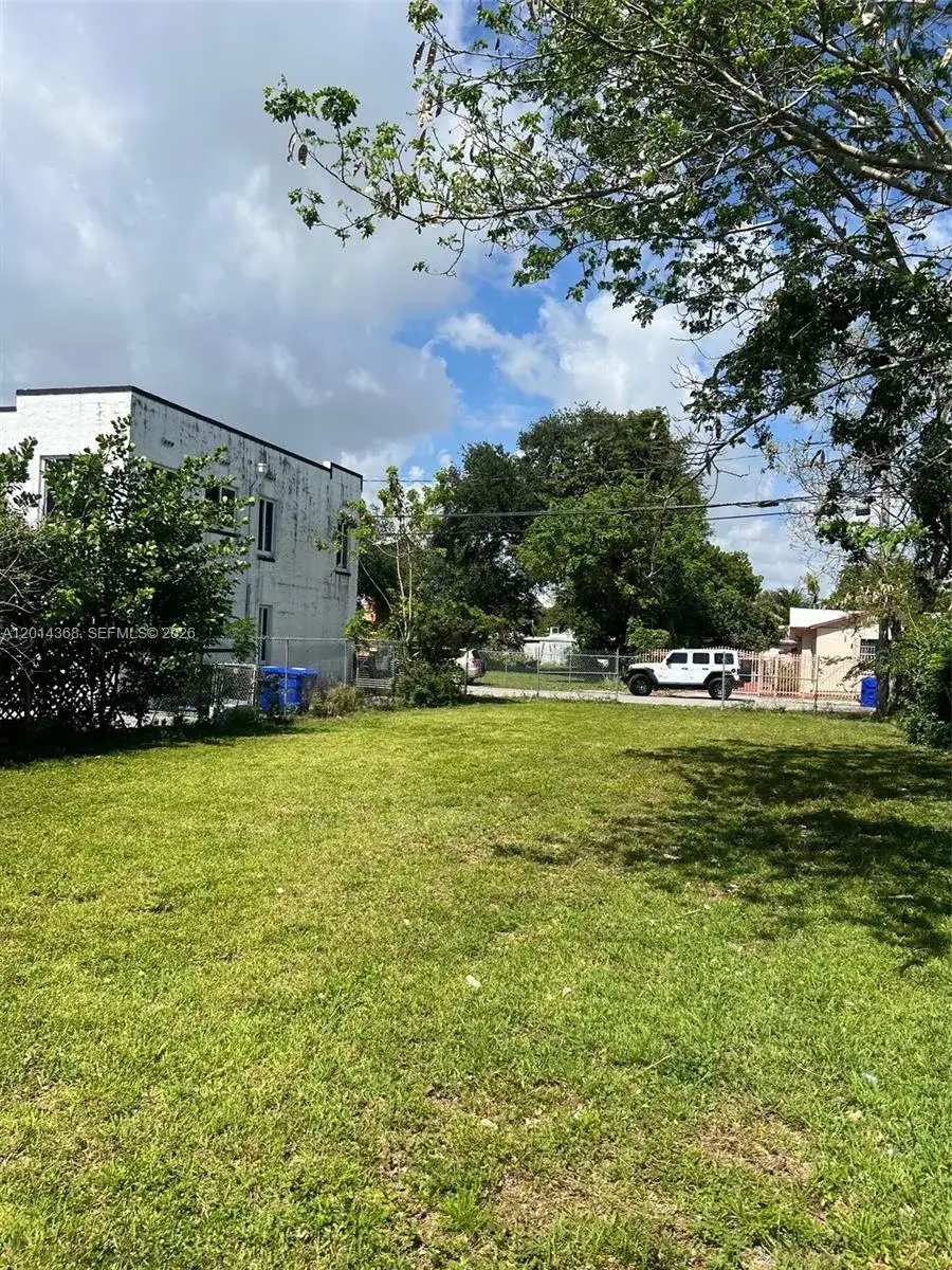 3033 NW 8th Ave, Miami FL 33127 photo 2
