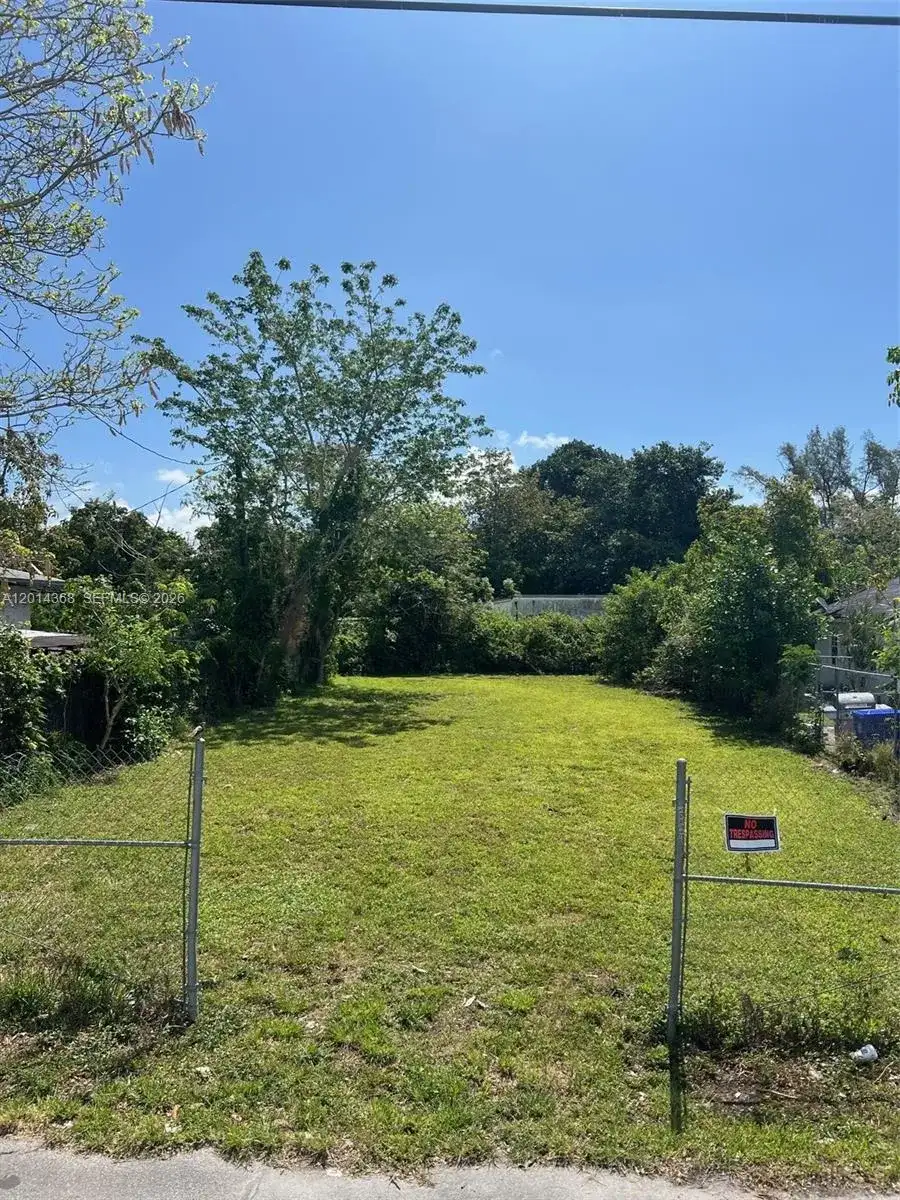 3033 NW 8th Ave, Miami FL 33127 photo 5