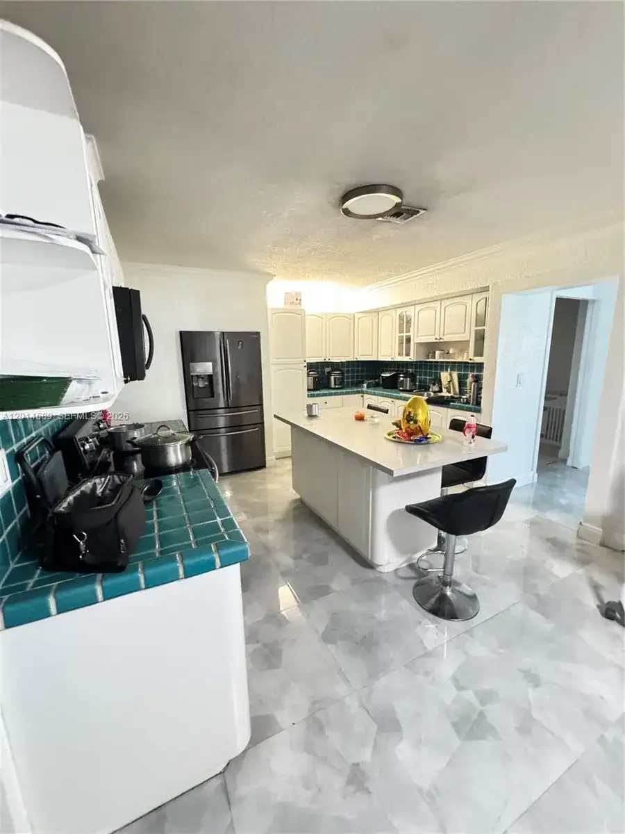 1314 W 77th St, Hialeah FL 33014 photo 2