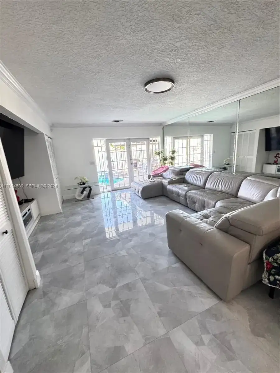 1314 W 77th St, Hialeah FL 33014 photo 3