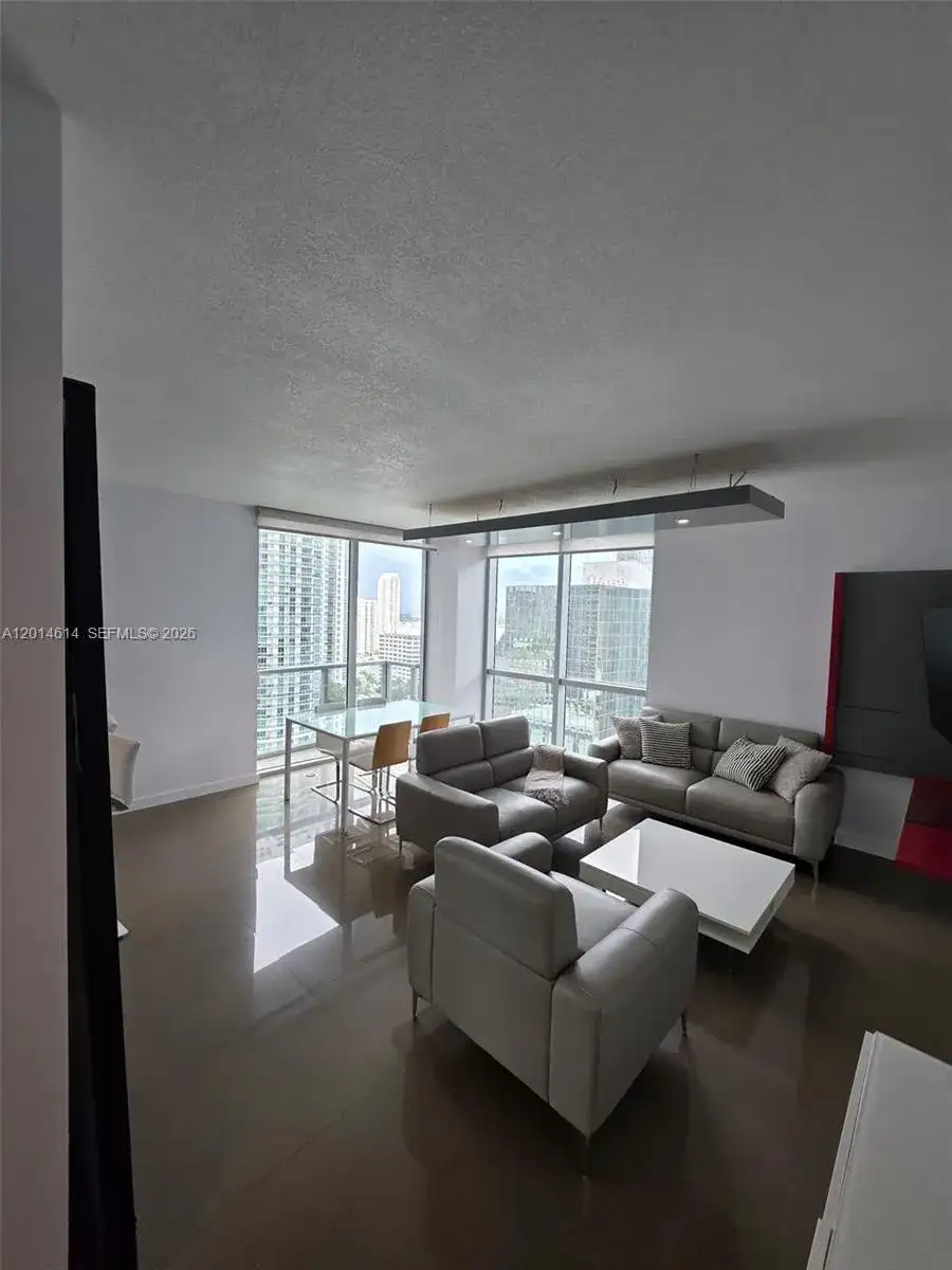 1060 Brickell Ave # 2201, Miami FL 33131 photo 5