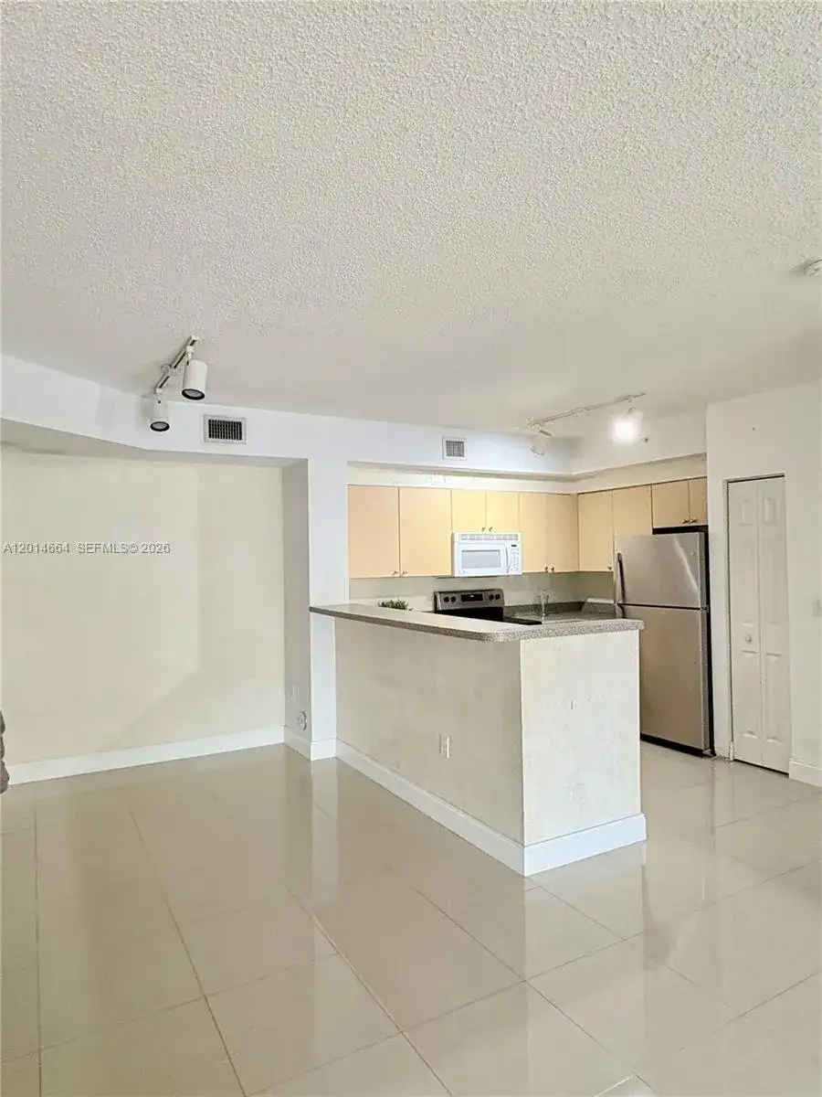 8030 N Nob Hill Rd # 105, Tamarac FL 33321 photo 3