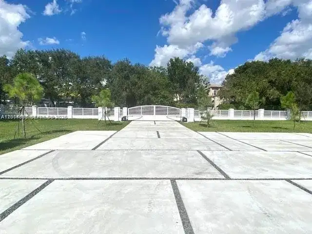 7830 SW 117th St, Pinecrest FL 33156 photo 3
