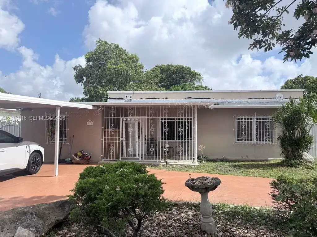 951 E 18th St, Hialeah FL 33013 photo 2