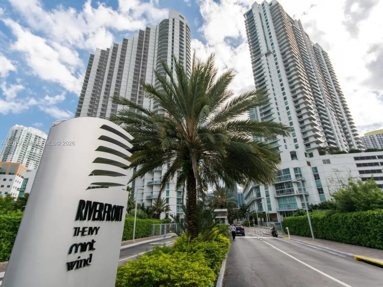 350 S Miami Ave # 2713, Miami FL 33130 photo 2