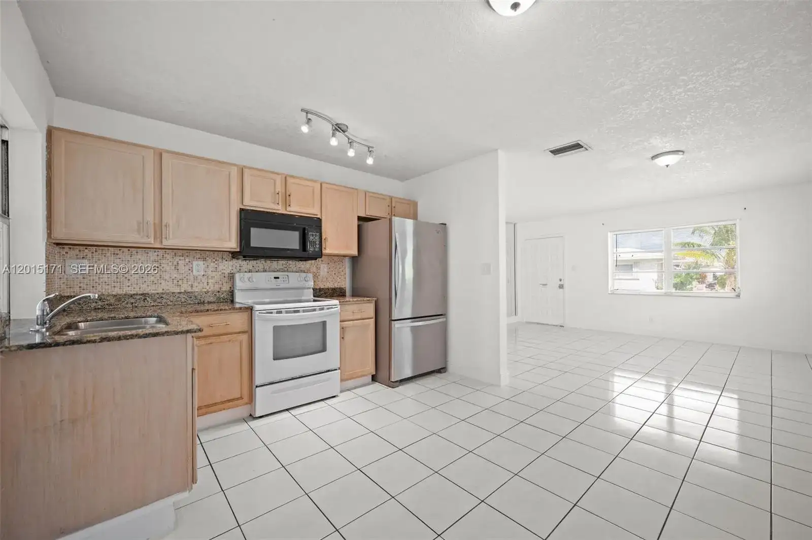 7004 NW 67th Ave, Tamarac FL 33321 photo 4