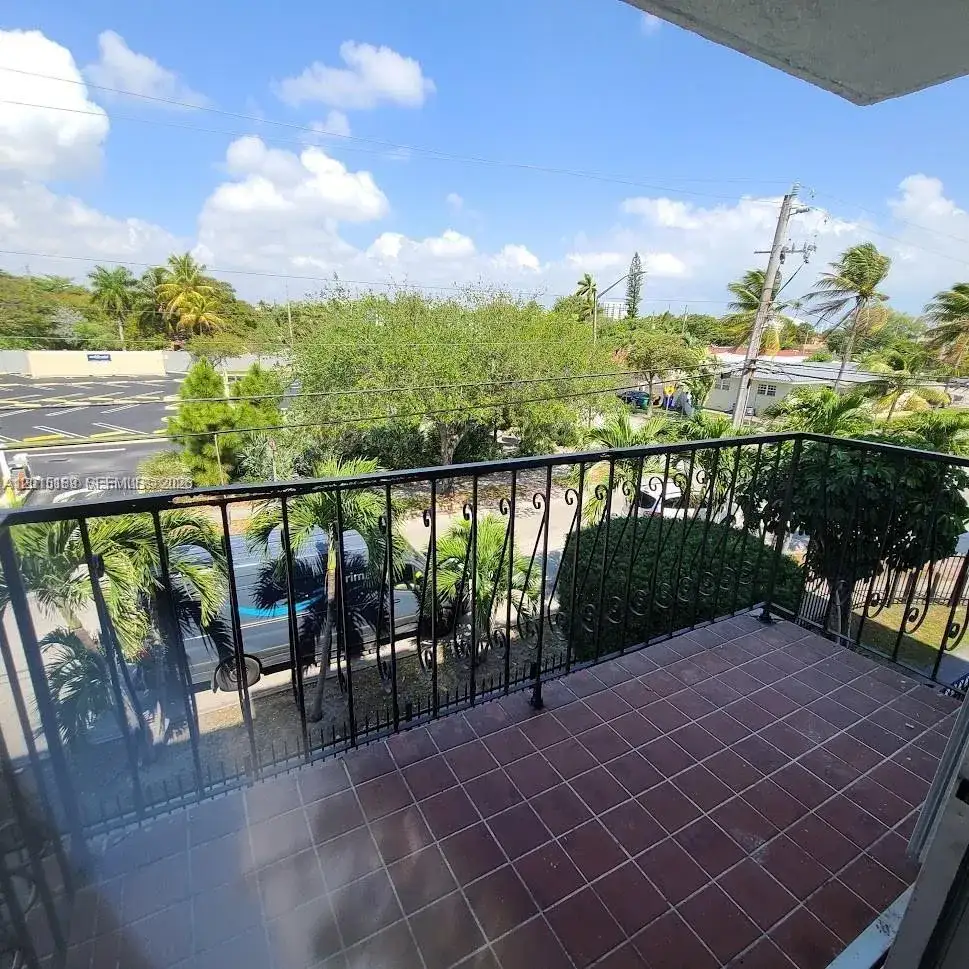 2500 SW 6th St # 303, Miami FL 33135 photo 2